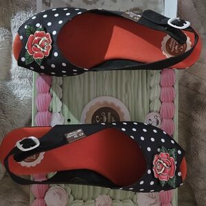 Chic Black and Red Rose Women's Sandals